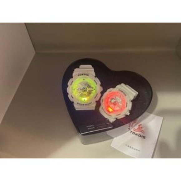 TWO New Watches  FREE Heart Shape DISPLAY CASE - Picture 12 of 16